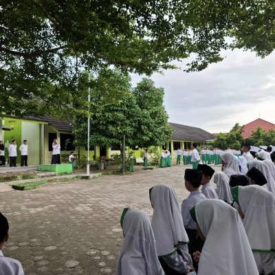 Upacara Bendera Senin Pagi di MIN 1 Bangka Berlangsung Khidmat dan Tertib
